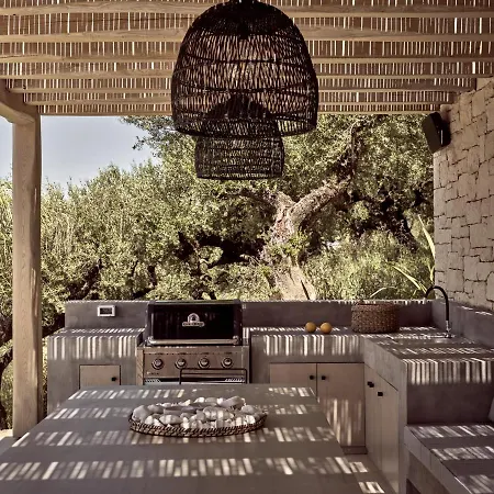 Alpha - A Leading Luxury Villa! فيلة